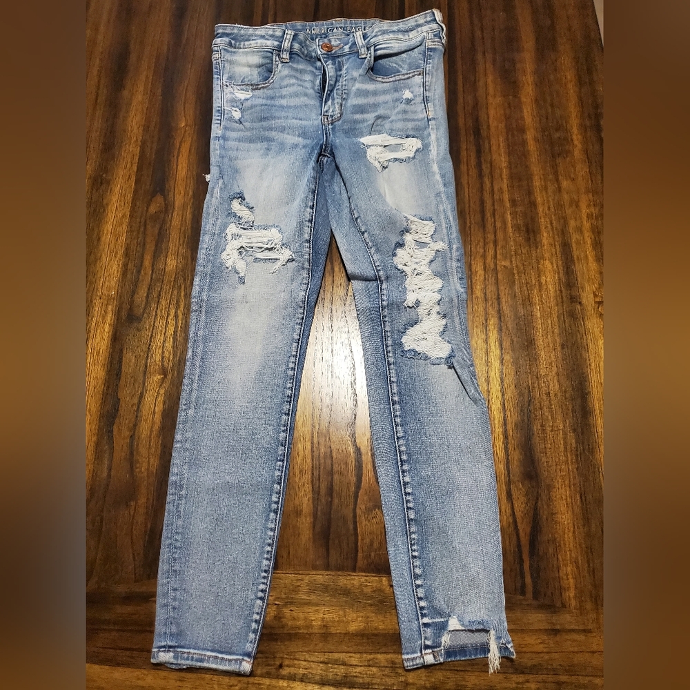 American Eagle Outfitters Light Blue Distressed Skinny Jeggings.
